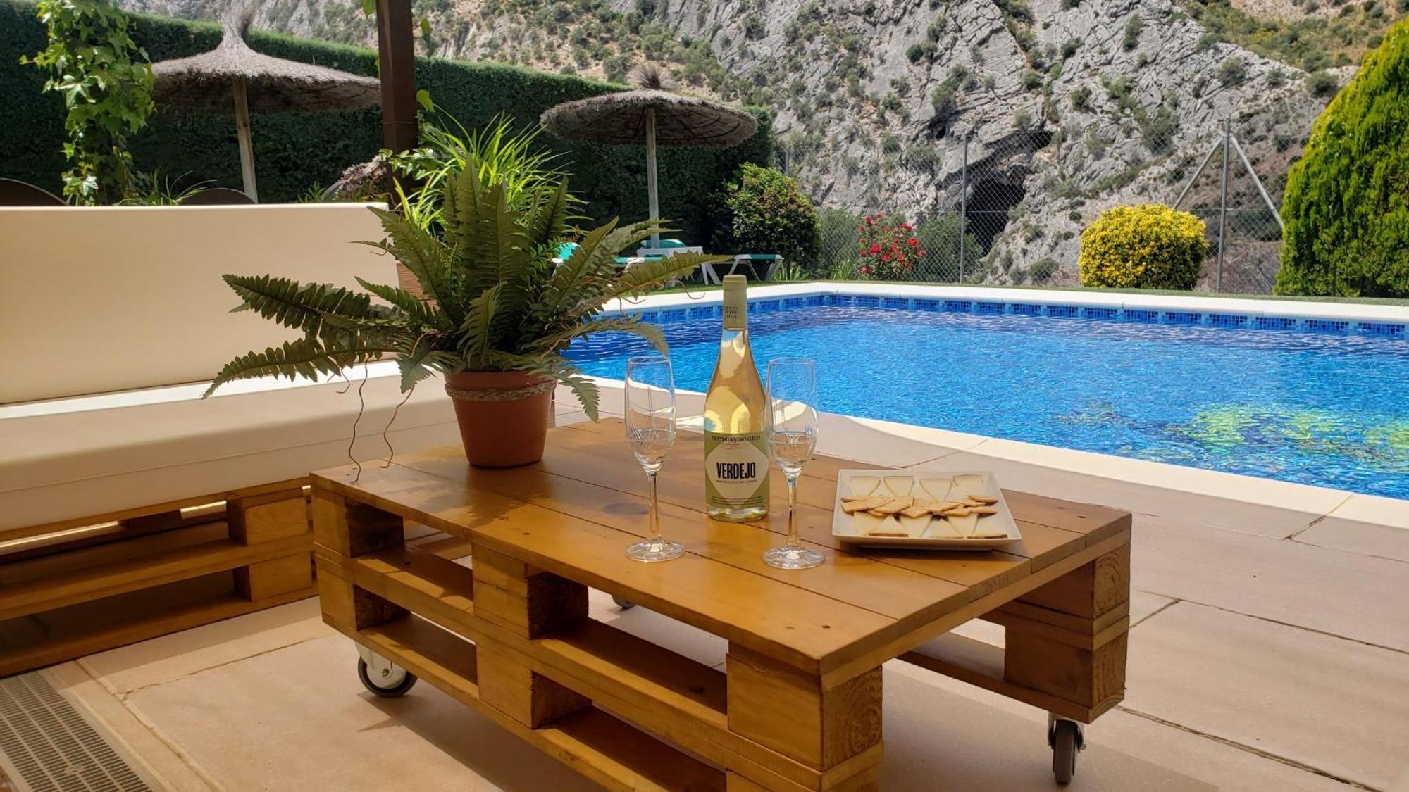 Casitas Cueva Del Gato Villa เบเนาจ์อัน ภายนอก รูปภาพ
