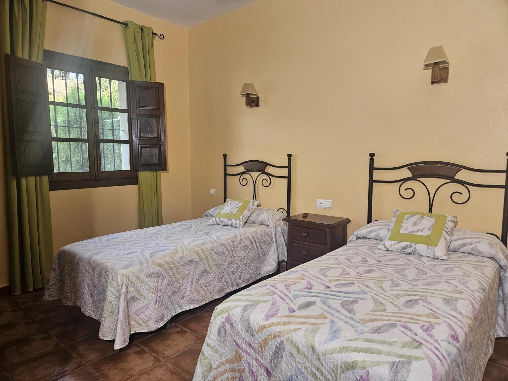 Casitas Cueva Del Gato Villa เบเนาจ์อัน ภายนอก รูปภาพ
